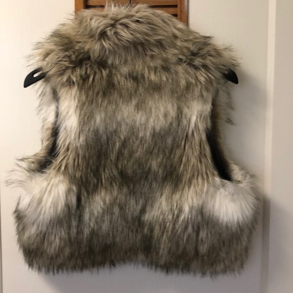 Loft Faux Fur Vest - Picture 2 of 3
